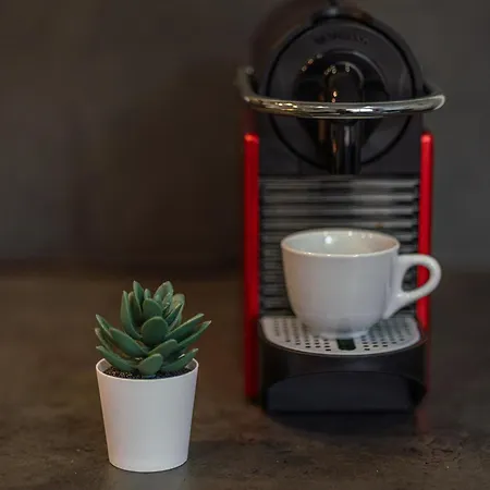 L'envolee - Gare - Netflix - Garage Prive アパート